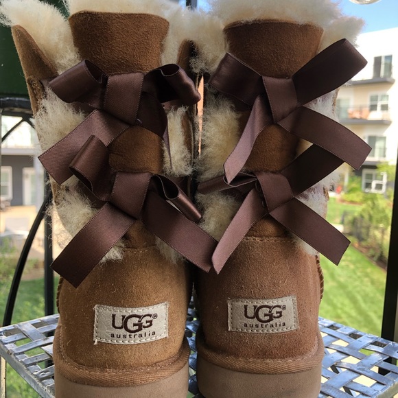 Perfect Condition Bailey Bow UGG Boots - Picture 5 of 8